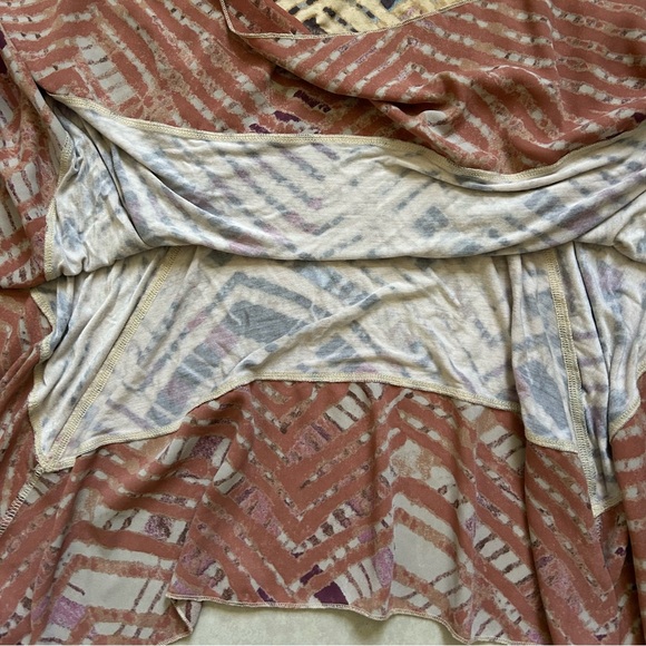 Free People women's V-neck tank top with a geometric pattern - Picture 8 of 9